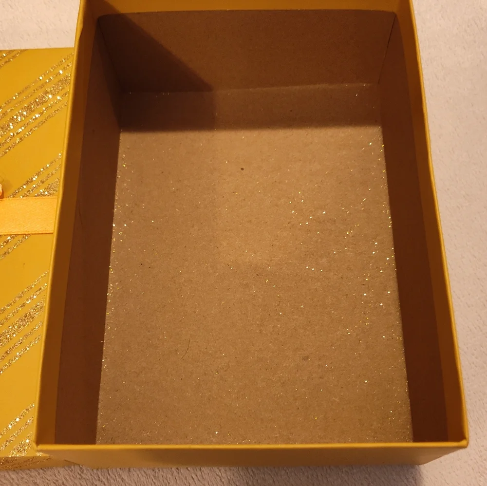 Like-New Gift Box
